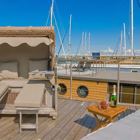 Hausboot Svanehus Tekne