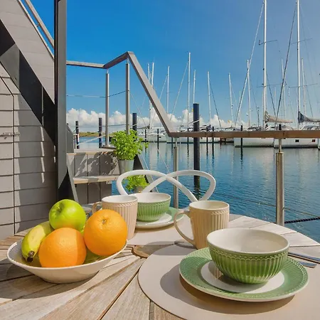 Hausboot Svanehus * Heiligenhafen